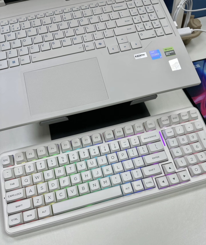 Gaming Keyboard Mechanical - MCHOSE K99 V3 カスタマイズ可能なメカニカルキーボードモードワイヤレス Bluetooth 10000mAh