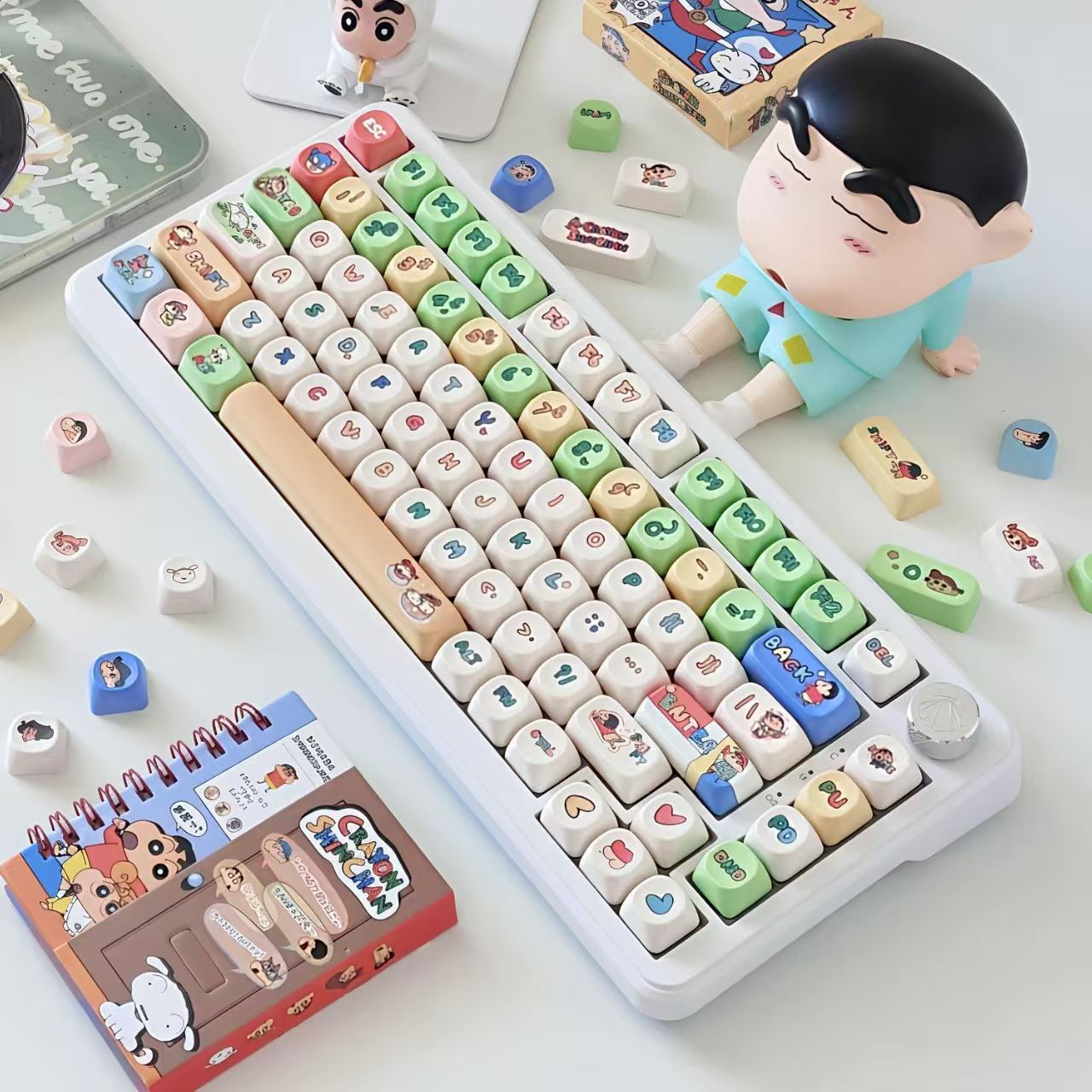 クレヨンしんちゃん MOA キーキャップかわいい漫画スタイル - Gaming Keyboard Mechanical のレビューと価格