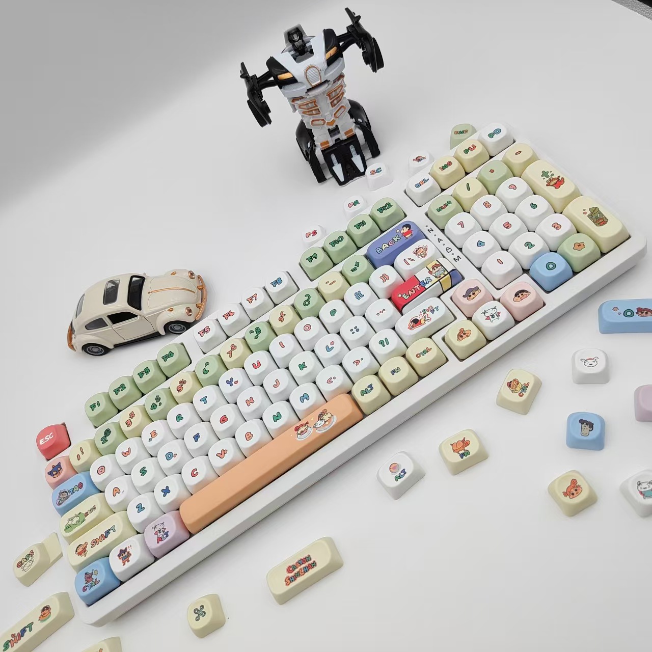 クレヨンしんちゃん MOA キーキャップかわいい漫画スタイル - Gaming Keyboard Mechanical のレビューと価格